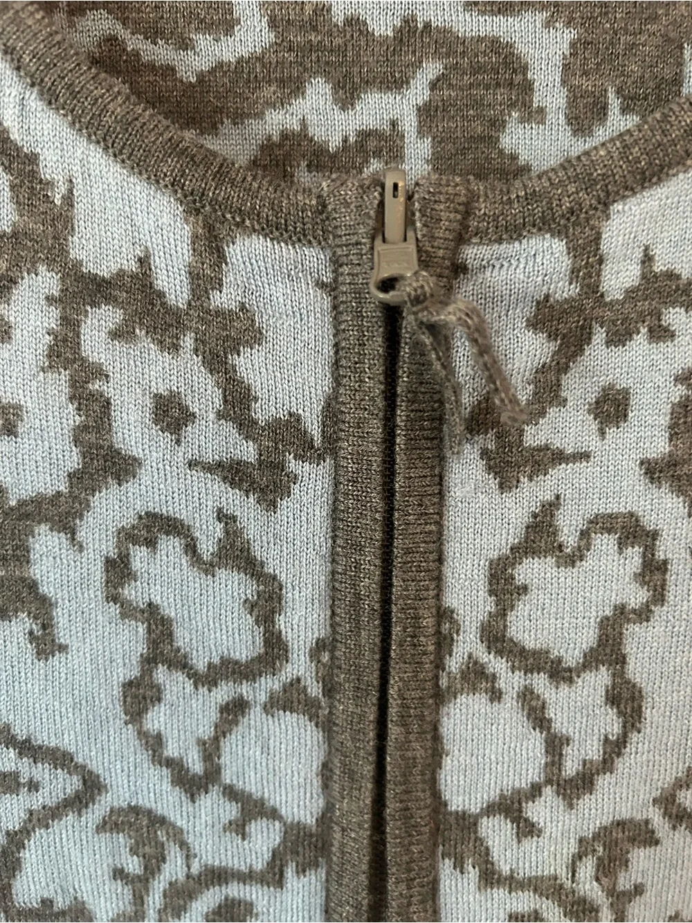 Pendleton Women’s Blue charcoal Patterned 100% merino wool Zip cardigan, Large
